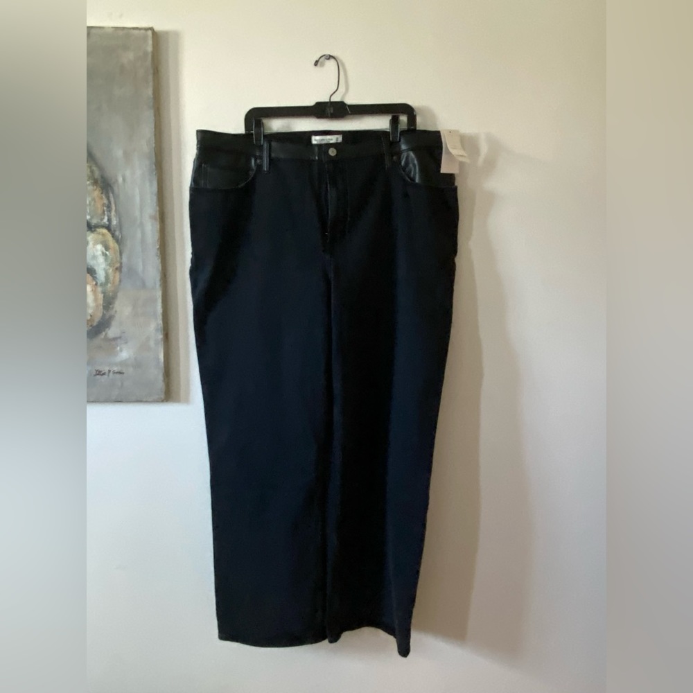 NWT Abercrombie & Fitch 90s Relaxed Black wide leg jean (size 35)
